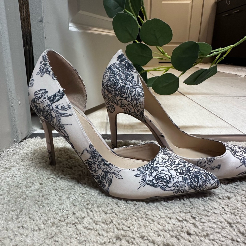 Shoe Dazzle Black and White Floral Heels